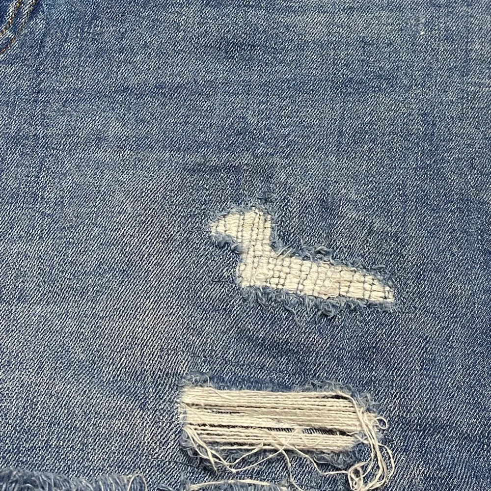 Gap 5” Jean Shorts Women’s 30 Distressed Casual Denim Cut Offs Raw Hem